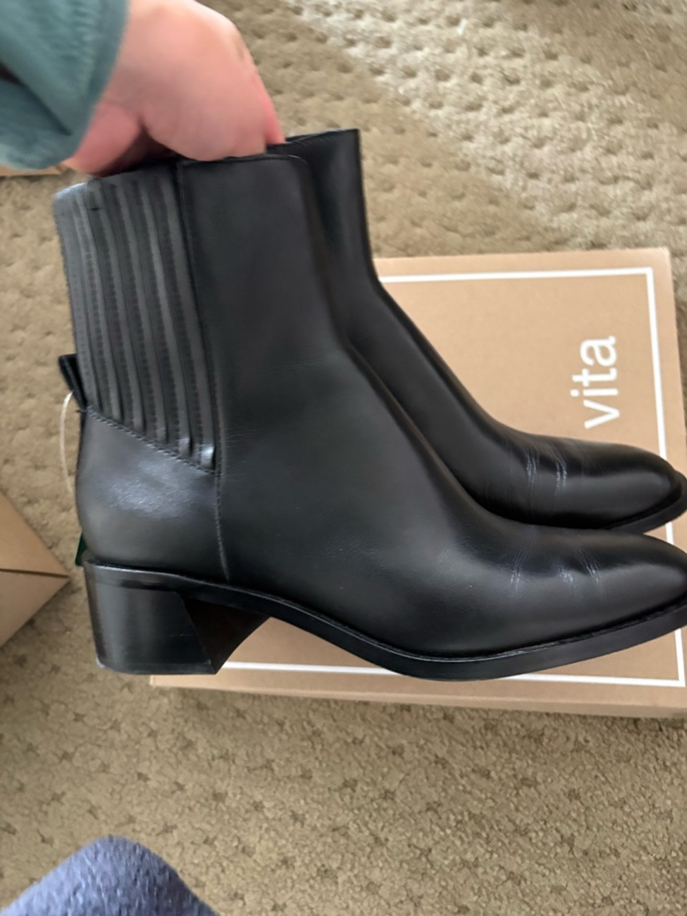 NWT/ Dolce Vita Black Leather Ankle Booties 8,5 US